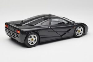 McLaren F1 Carbon Sort Metallic Minichamps 1:18 530133420 Metal — billede 3 af 8