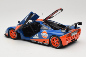 McLaren F1 GTR Gulf #33 R. Bellm / M. Weaver / J-J. Lehto 24 Hours of Le Mans 1996 UT Models 1:18 530161833 Metal — billede 5 af 8