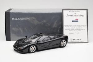 McLaren F1 Road Car Sort AUTOart 1:18 76002 Metal — billede 8 af 8