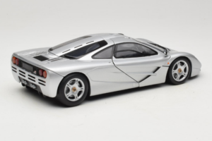 McLaren F1 Sølv UT Models 1:18 530133180 Metal — billede 3 af 8