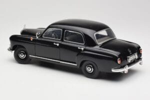 Mercedes 180 W120 Ponton Sort Revell 1:18 08973 Metal — billede 7 af 8