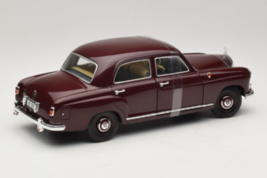 Mercedes 180 Ponton Mørkrød Revell 1:18 08876 Metal — billede 2 af 6