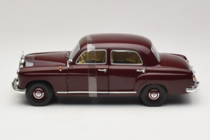 Mercedes 180 Ponton Mørkrød Revell 1:18 08876 Metal — billede 3 af 6