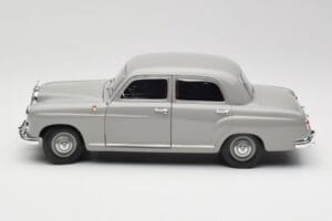 Mercedes 180 W120 Ponton Graphite Grey Revell 1:18 08974 Metal — billede 4 af 8