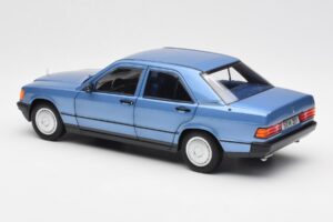 Mercedes 190E W201 Diamond Blå Forhandlerudgave Norev 1:18 B66040661 Metal — billede 7 af 8