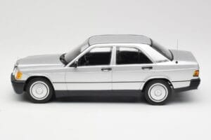 Mercedes 190E W201 Sølv Minichamps 1:18 155037004 Metal — billede 3 af 6