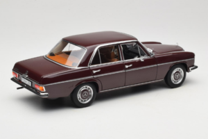 Mercedes 200 W115 Mørk Rødbrunt Norev 1:18 183778 Metal — billede 3 af 8