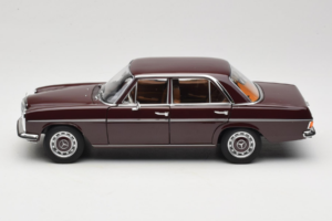 Mercedes 200 W115 Mørk Rødbrunt Norev 1:18 183778 Metal — billede 4 af 8