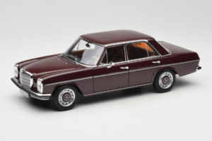 Mercedes 200 W115 Mørk Rødbrunt Norev 1:18 183778 Metal