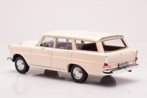 Mercedes 200 Universal W110 Creme Norev 1:18 183709 Metal — billede 7 af 8