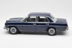 Mercedes 200 W114 Midnight Blå Forhandlerudgave Norev 1:18 B66040694 Metal — billede 4 af 8