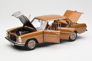 Mercedes 200 W115 Bycane Guld Forhandlerudgave Norev 1:18 B66040665 Metal — billede 2 af 8