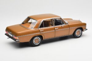 Mercedes 200 W115 Bycane Guld Forhandlerudgave Norev 1:18 B66040665 Metal — billede 3 af 8