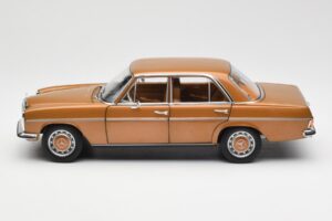 Mercedes 200 W115 Bycane Guld Forhandlerudgave Norev 1:18 B66040665 Metal — billede 4 af 8