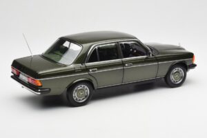 Mercedes 200 W123 Cypress Grøn Metallic Forhandlerudgave Norev 1:18 B66040654 Metal — billede 3 af 8