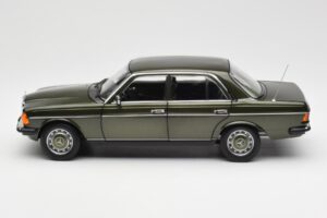 Mercedes 200 W123 Cypress Grøn Metallic Forhandlerudgave Norev 1:18 B66040654 Metal — billede 4 af 8
