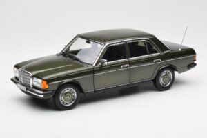 Mercedes 200 W123 Cypress Grøn Metallic Forhandlerudgave Norev 1:18 B66040654 Metal
