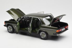 Mercedes 200 W123 Cypress Grøn Metallic Forhandlerudgave Norev 1:18 B66040654 Metal — billede 5 af 8