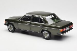 Mercedes 200 W123 Cypress Grøn Metallic Forhandlerudgave Norev 1:18 B66040654 Metal — billede 7 af 8