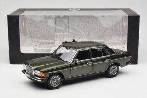 Mercedes 200 W123 Cypress Grøn Metallic Forhandlerudgave Norev 1:18 B66040654 Metal — billede 8 af 8