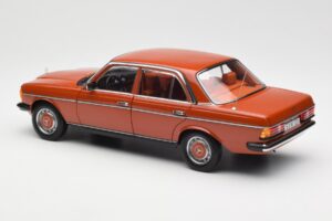 Mercedes 200 W123 English Rød Forhandlerudgave Norev 1:18 B66040653 Metal — billede 7 af 8
