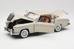 Mercedes 220 SE W128 Coupe Lysegrå Sun Star 1:18 3568 Metal — billede 2 af 8