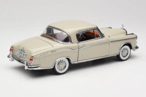 Mercedes 220 SE W128 Coupe Lysegrå Sun Star 1:18 3568 Metal — billede 3 af 8