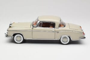 Mercedes 220 SE W128 Coupe Lysegrå Sun Star 1:18 3568 Metal — billede 4 af 8