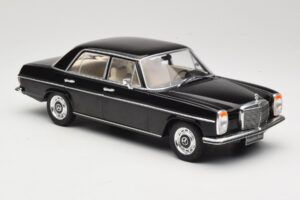 Mercedes 220D W115 Sort MCG 1:18 MCG18117 Metal — billede 4 af 6