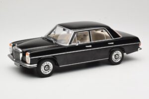 Mercedes 220D W115 Sort MCG 1:18 MCG18117 Metal