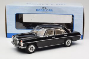 Mercedes 220D W115 Sort MCG 1:18 MCG18117 Metal — billede 6 af 6