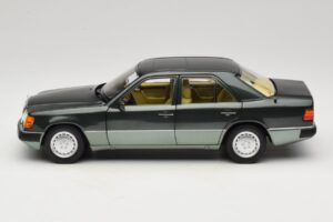 Mercedes 230E W124 Night Green Metallic Norev 1:18 183952 Metal — billede 4 af 8