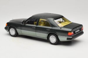 Mercedes 230E W124 Night Green Metallic Norev 1:18 183952 Metal — billede 7 af 8
