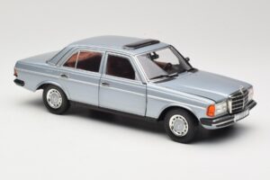 Mercedes 230E W123 Sølv & Lyseblå Revell 1:18 08407 Metal — billede 6 af 8