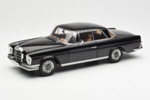 Mercedes 280 SE W111 Coupe Sort AUTOart 1:18 76286 Metal