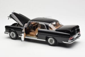 Mercedes 280 SE W111 Coupe Sort AUTOart 1:18 76286 Metal — billede 5 af 8