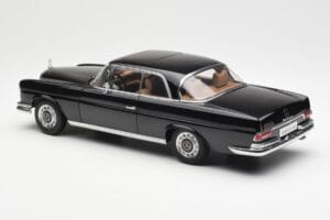 Mercedes 280 SE W111 Coupe Sort AUTOart 1:18 76286 Metal — billede 7 af 8