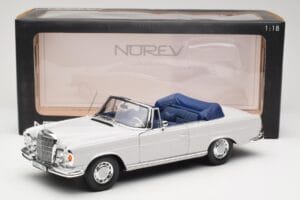Mercedes 280 SE W111 Cabriolet Lysegrå Norev 1:18 183530 Metal — billede 8 af 8