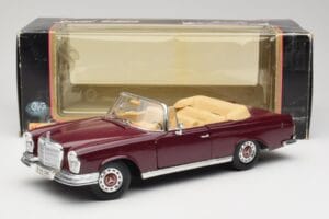 Mercedes 280SE W108 Bordeaux Rød Maisto 1:18 31811 Metal — billede 8 af 8