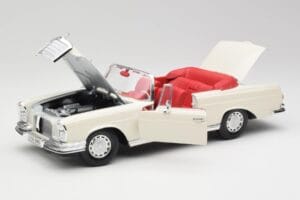 Mercedes 280SE W108 Ivory Hvid Maisto 1:18 50223 Metal — billede 2 af 8