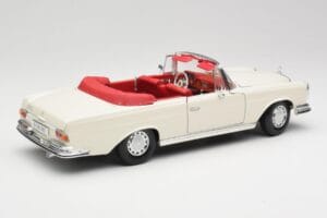 Mercedes 280SE W108 Ivory Hvid Maisto 1:18 50223 Metal — billede 3 af 8