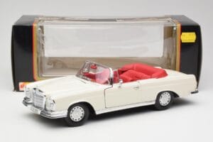 Mercedes 280SE W108 Ivory Hvid Maisto 1:18 50223 Metal — billede 8 af 8
