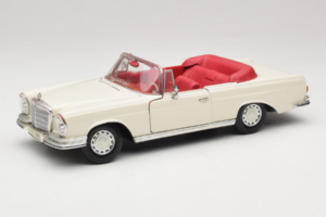 Mercedes 280 SE W108 Hvid Maisto 1:18 52111 Metal