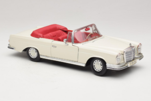 Mercedes 280 SE W108 Hvid Maisto 1:18 52111 Metal — billede 6 af 8