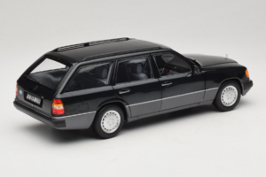 Mercedes 300 D W124 Stationcar Sort Norev 1:18 183960 Metal — billede 3 af 8