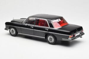 Mercedes 300 SEL 6.3 W109 Sort AUTOart 1:18 76140 Metal — billede 7 af 8