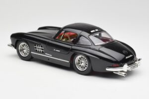 Mercedes 300 SL W198 Sort Bburago 1:18 35791 Metal — billede 7 af 8