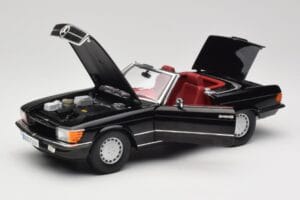 Mercedes 300 SL R107 Sort Norev 1:18 183511 Metal — billede 2 af 8