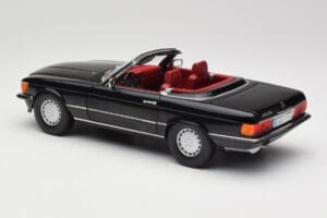 Mercedes 300 SL R107 Sort Norev 1:18 183511 Metal — billede 7 af 8