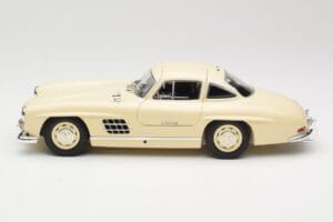 Mercedes 300 SL W198 Creme Minichamps 1:18 110037212 Metal — billede 4 af 8